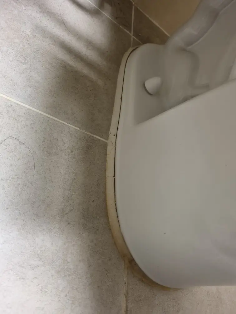 변기 흔들거림 해결 방법, 백시멘트 작업으로 안전하게 고정하기